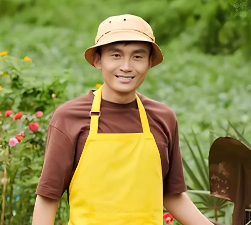 smiling-garden-worker_274689-36354.webp